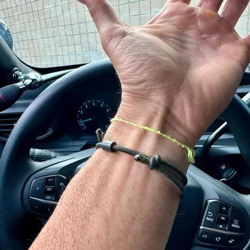 Secure & Comfortable Wrist Strap with Emergency Glass Breaker Fashionable & Useful Tool Kit for Cars Made in China